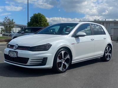 2014 Volkswagen Golf - Thumbnail