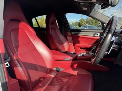 2017 Porsche PANAMERA - Thumbnail