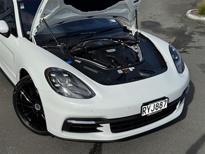 2017 Porsche PANAMERA - Thumbnail