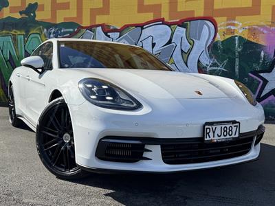 2017 Porsche PANAMERA - Thumbnail