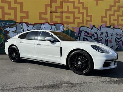 2017 Porsche PANAMERA - Thumbnail