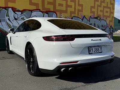 2017 Porsche PANAMERA - Thumbnail
