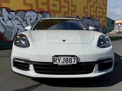 2017 Porsche PANAMERA - Thumbnail
