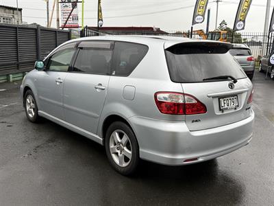 2006 Toyota Ipsum - Thumbnail
