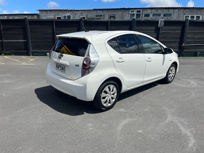 2012 Toyota Aqua - Thumbnail