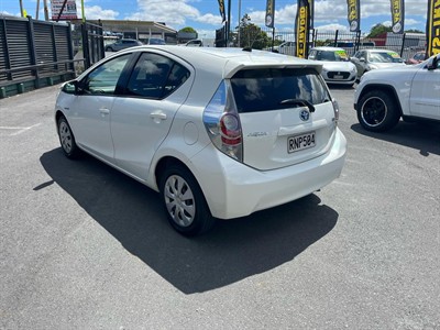 2012 Toyota Aqua - Thumbnail