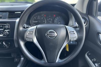 2017 Nissan Navara - Thumbnail