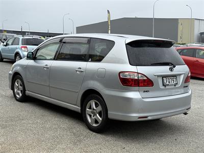 2006 Toyota Ipsum - Thumbnail