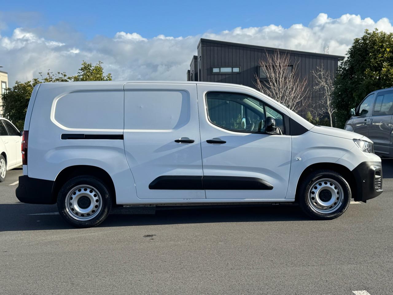 2023 Peugeot Partner