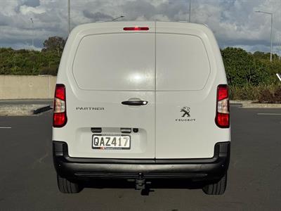 2023 Peugeot Partner - Thumbnail