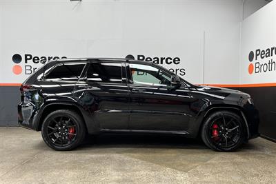 2017 Jeep Grand Cherokee - Thumbnail