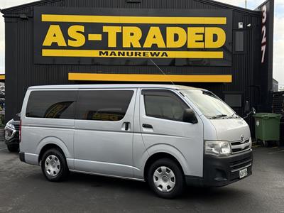 2010 Toyota REGIUS - Thumbnail