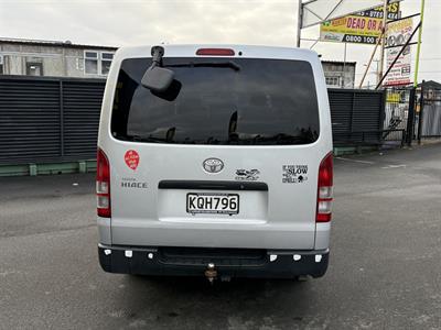 2010 Toyota REGIUS - Thumbnail