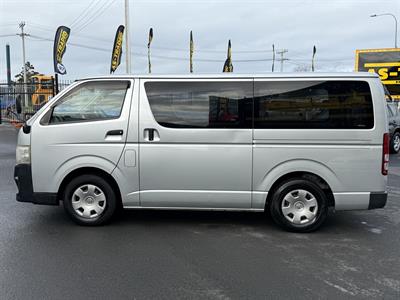 2010 Toyota REGIUS - Thumbnail