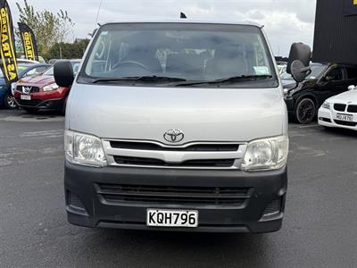 2010 Toyota REGIUS - Thumbnail