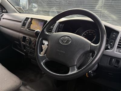 2010 Toyota REGIUS - Thumbnail