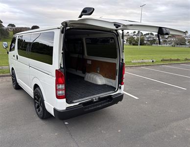 2019 Toyota Hiace - Thumbnail