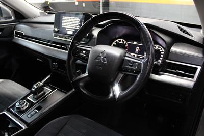 2022 Mitsubishi Outlander - Thumbnail