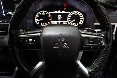 2022 Mitsubishi Outlander - Thumbnail