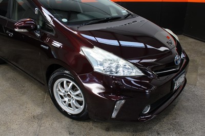 2013 Toyota PRIUS - Thumbnail