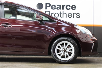 2013 Toyota PRIUS - Thumbnail
