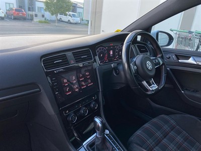 2017 Volkswagen Golf - Thumbnail