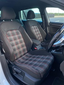 2017 Volkswagen Golf - Thumbnail