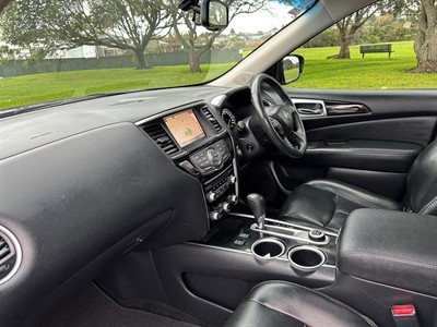 2017 Nissan Pathfinder - Thumbnail