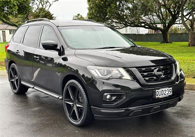 2017 Nissan Pathfinder - Thumbnail