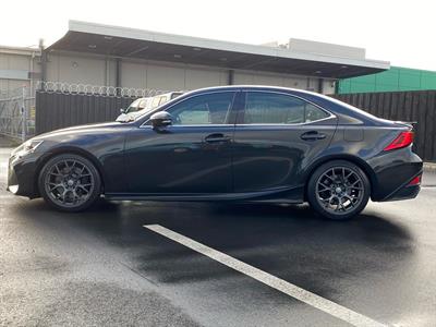2018 Lexus Is200t - Thumbnail