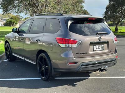 2015 Nissan Pathfinder - Thumbnail