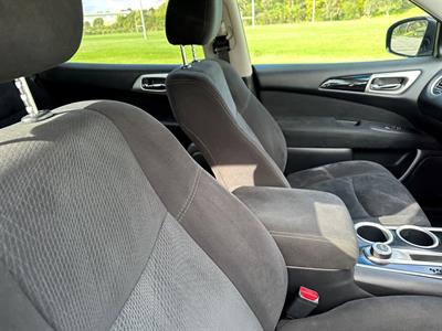2015 Nissan Pathfinder - Thumbnail