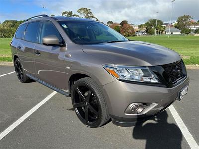 2015 Nissan Pathfinder - Thumbnail