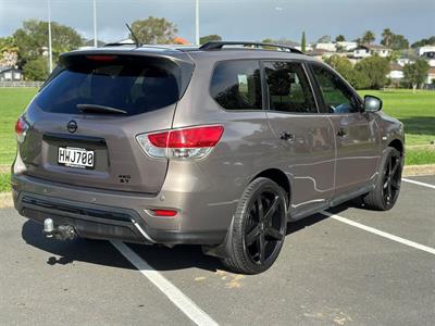 2015 Nissan Pathfinder - Thumbnail