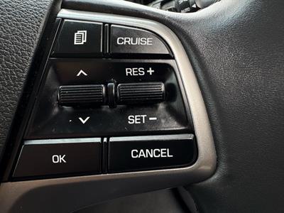 2017 Hyundai ELANTRA - Thumbnail