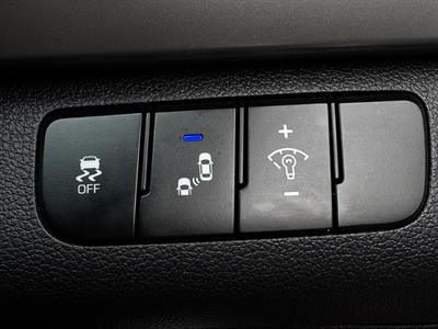 2017 Hyundai ELANTRA - Thumbnail