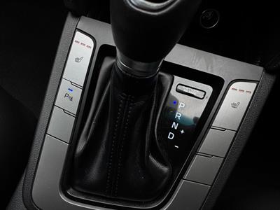 2017 Hyundai ELANTRA - Thumbnail