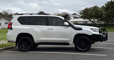 2018 Toyota Landcruiser Prado - Thumbnail