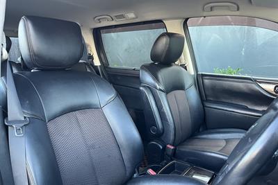 2011 Nissan Elgrand - Thumbnail