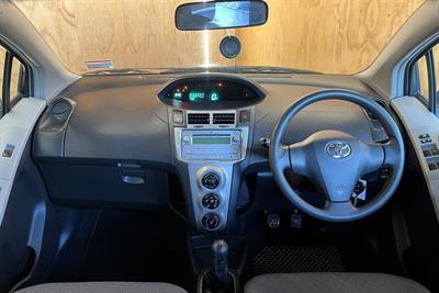 2009 Toyota YARIS - Thumbnail