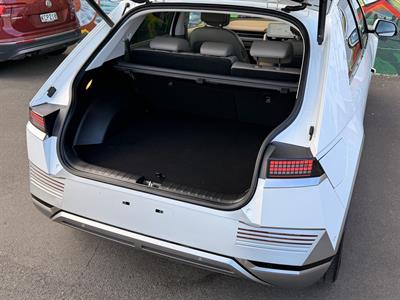 2022 Hyundai Ioniq 5 - Thumbnail