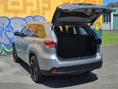 2017 Toyota Highlander - Thumbnail