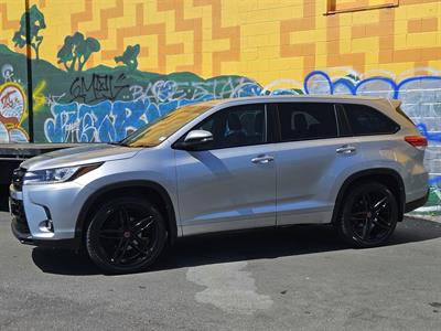 2017 Toyota Highlander - Thumbnail