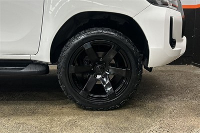 2023 Toyota Hilux - Thumbnail