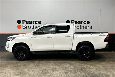 2023 Toyota Hilux - Thumbnail