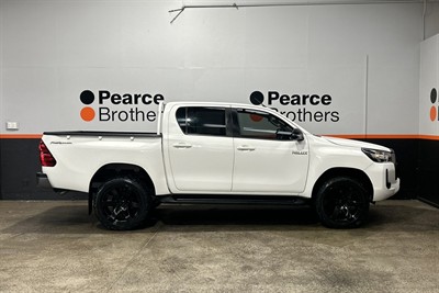 2023 Toyota Hilux - Thumbnail