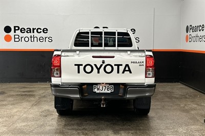 2023 Toyota Hilux - Thumbnail