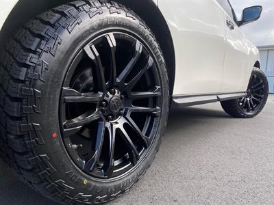 2017 Nissan Pathfinder - Thumbnail