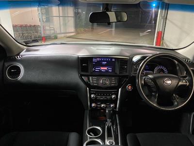 2017 Nissan Pathfinder - Thumbnail
