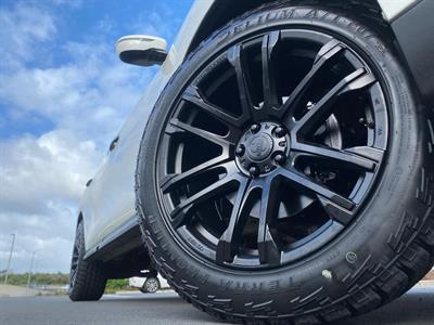 2017 Nissan Pathfinder - Thumbnail